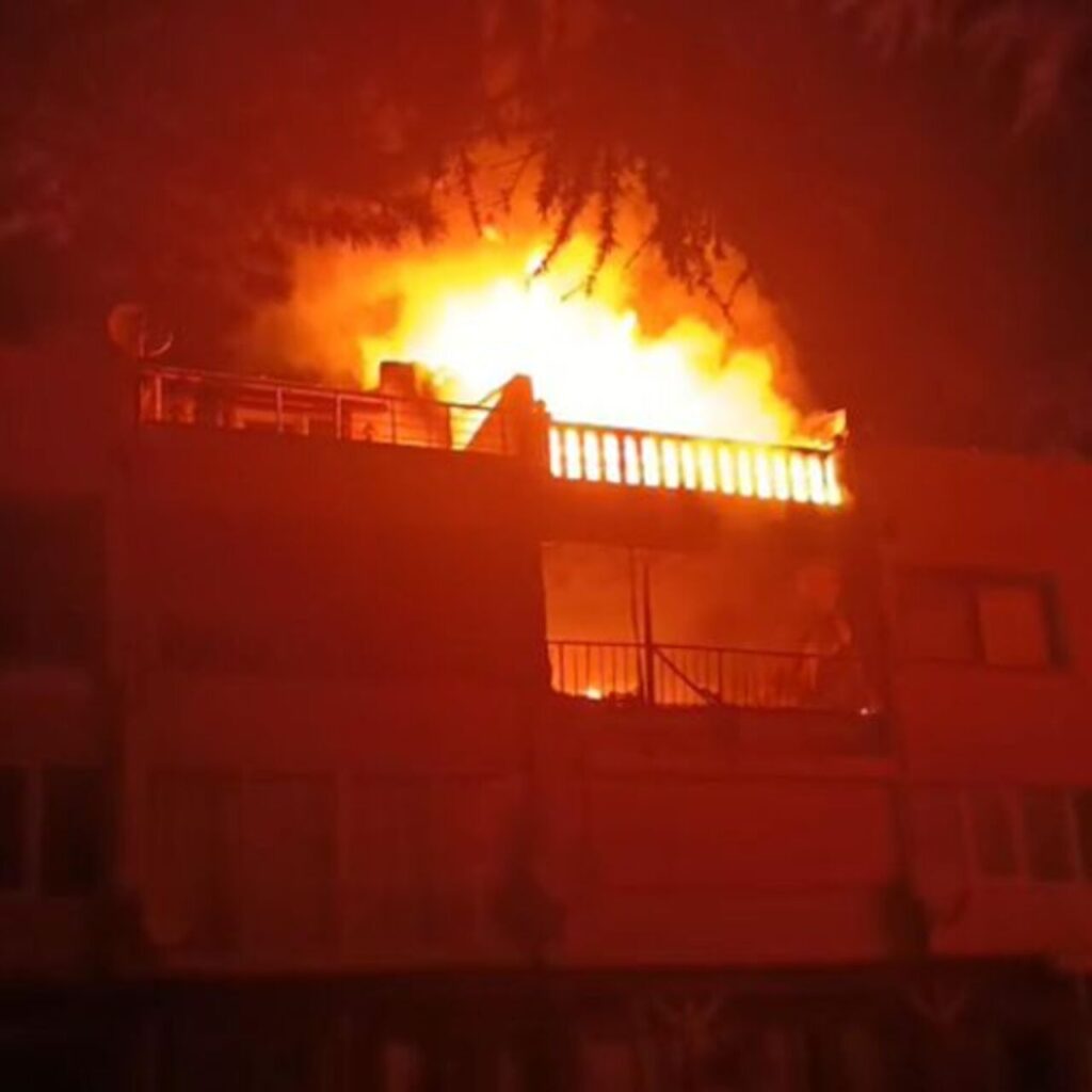 Tekirdağ’da 3 katlı binada yangın