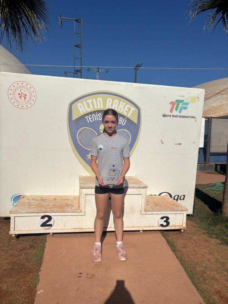 Osmangazili Raket Şampiyonluk Kürsüsüne Oturdu