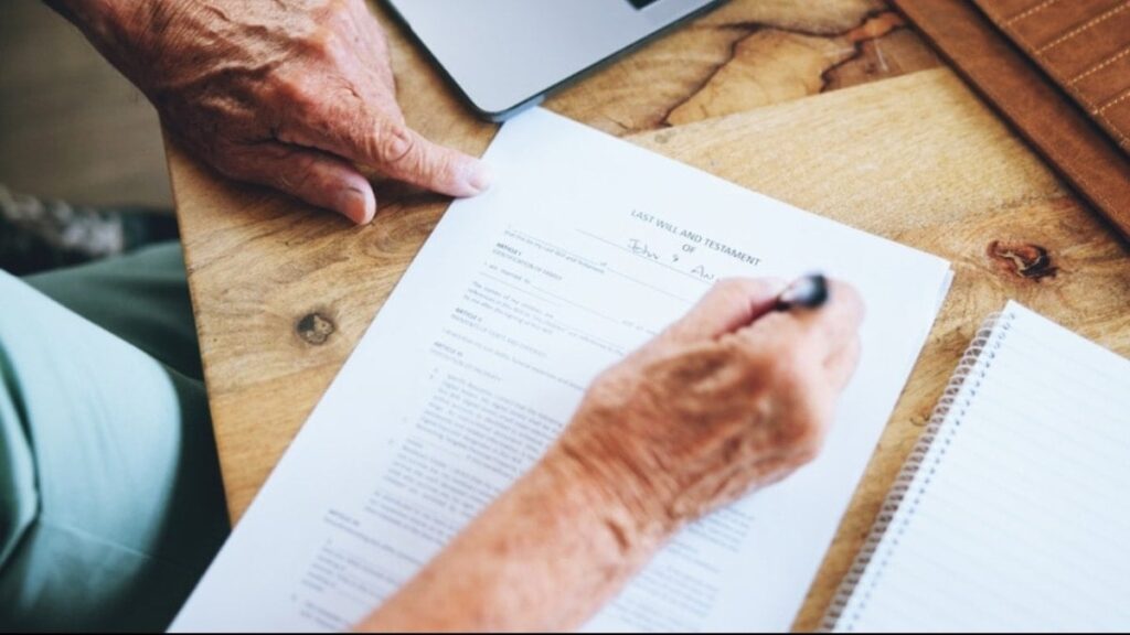 Torunlarına kızdı, dev mirası komşusuna bıraktı: Tek bir sebebi var!