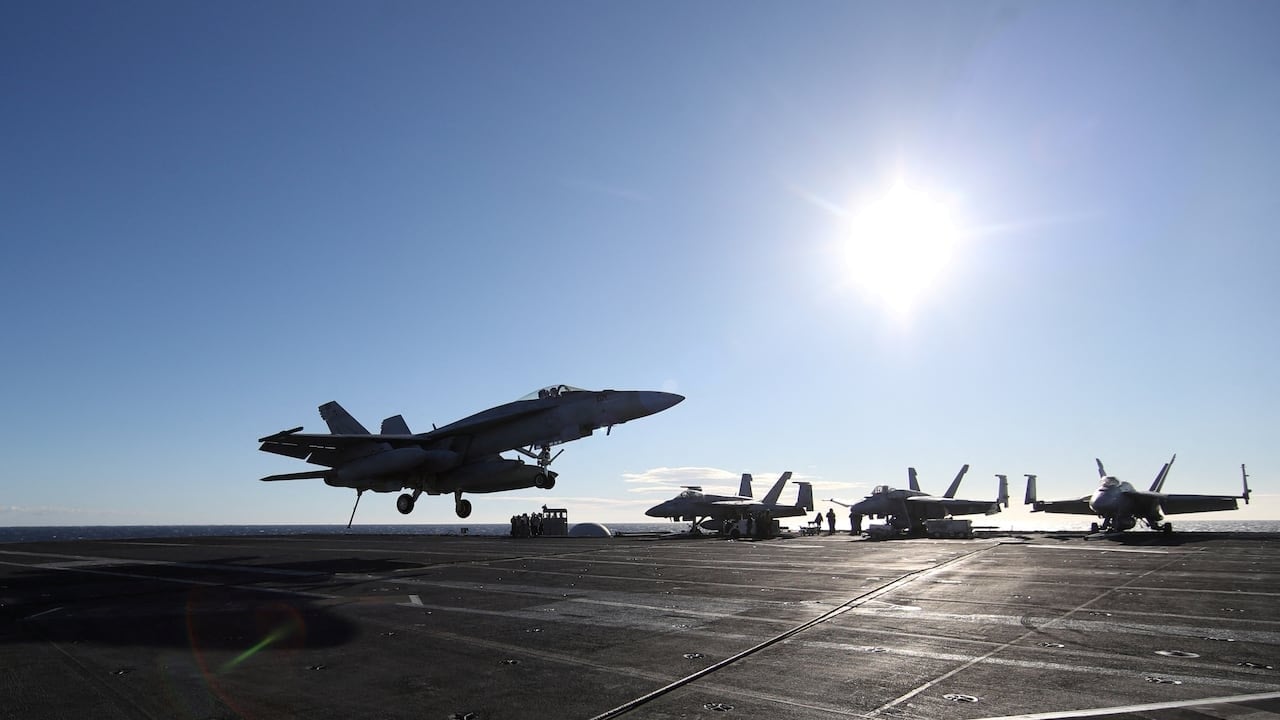 Trump: ‘Venezuela hava sahası tamamen kapandı’