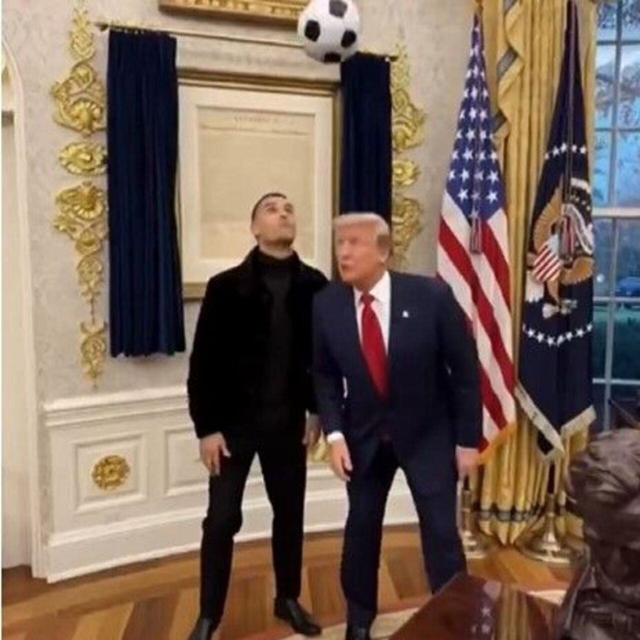 Trump’tan Ronaldo ile futbol paylaşımı