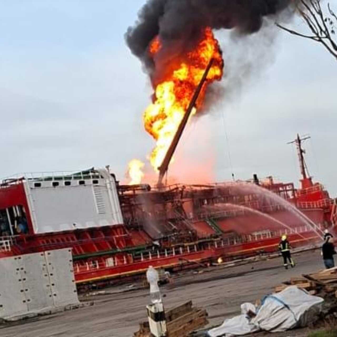 Türk gemisine isabet etti