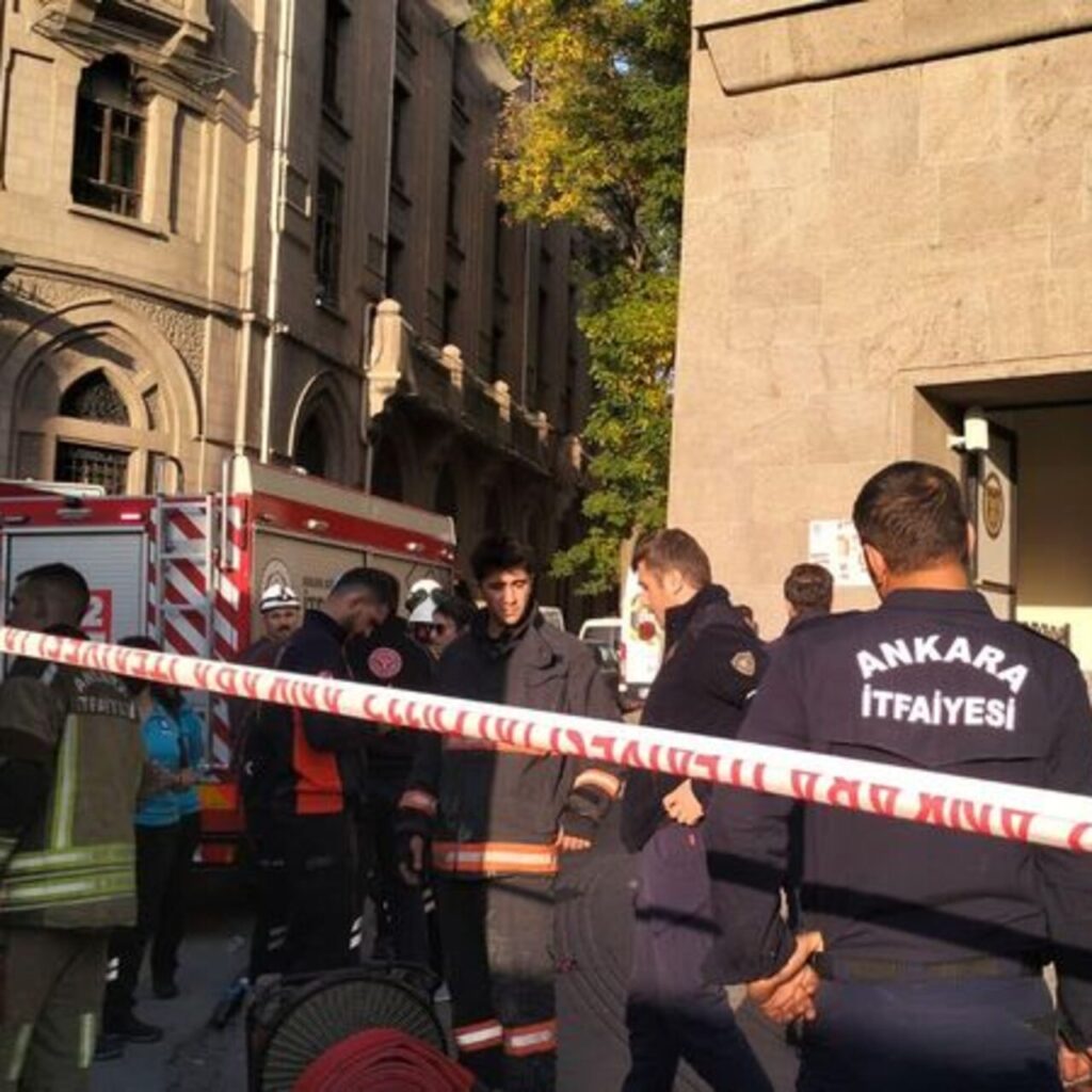 Üniversitede gaz sızıntısı paniği!