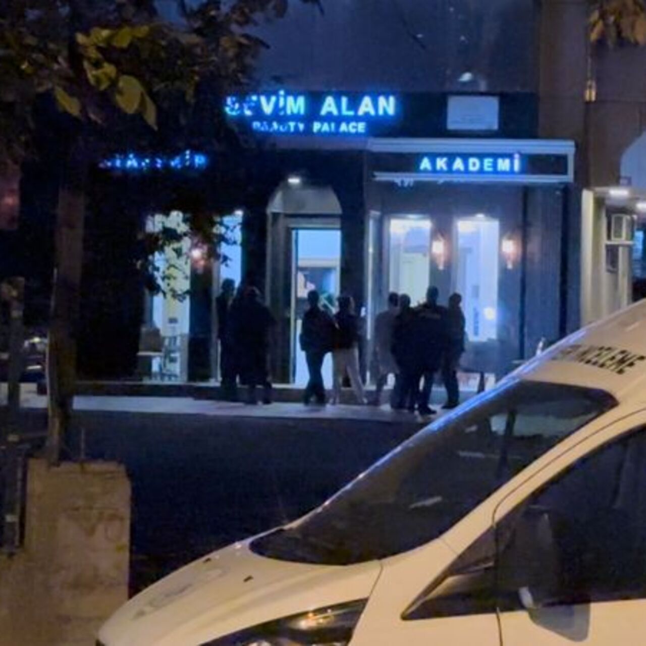 Ünlü güzellik merkezine silahlı saldırı!