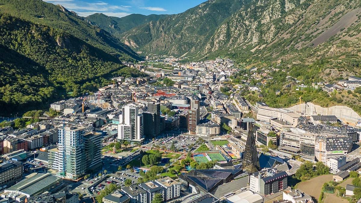 Vergisi olağanüstü düşük olan ülke: Herkes oraya taşınıyor