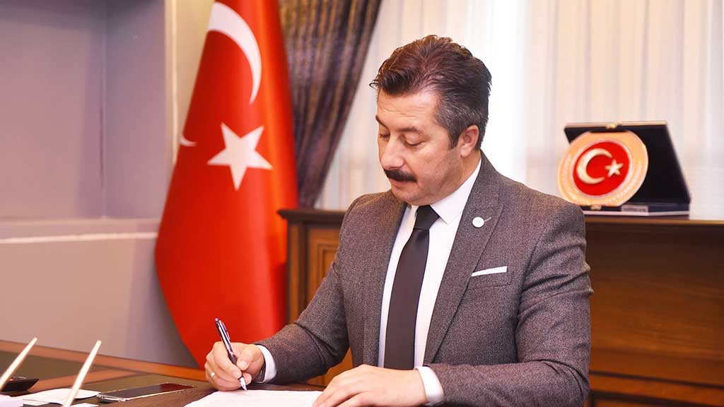 YENİŞEHİR BELEDİYE BAŞKANI ERCAN ÖZEL’DEN 25 KASIM MESAJI