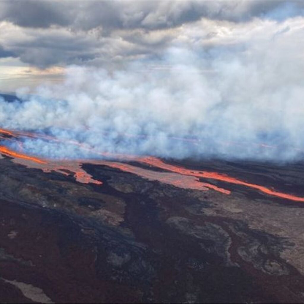 Yanardağ yeniden harekete geçti
