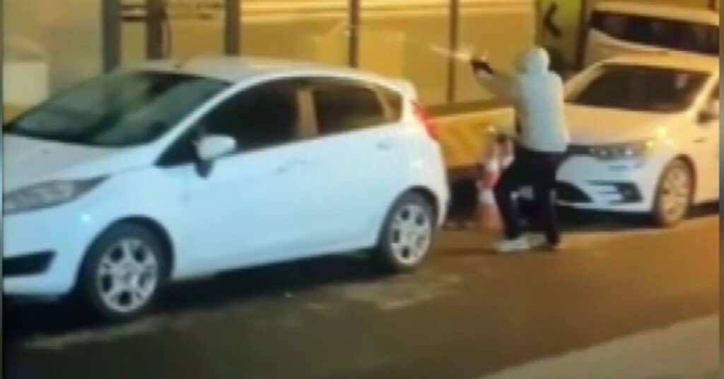 16 yaşındaki genç iş yerini kurşunladı