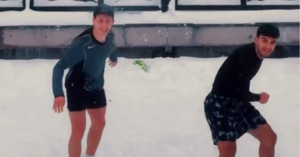 Arda’nın karlı Bolu’da futbol keyfi!