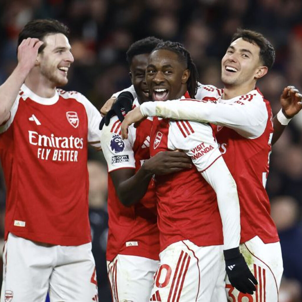 Arsenal, 90+4’te zirveyi bırakmadı!