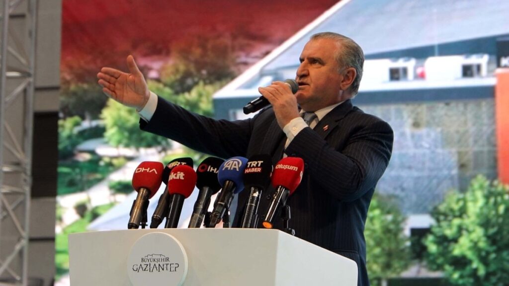 Bakan Bak: Dijital bağımlılıkla mücadelenin en etkili yolu spordur