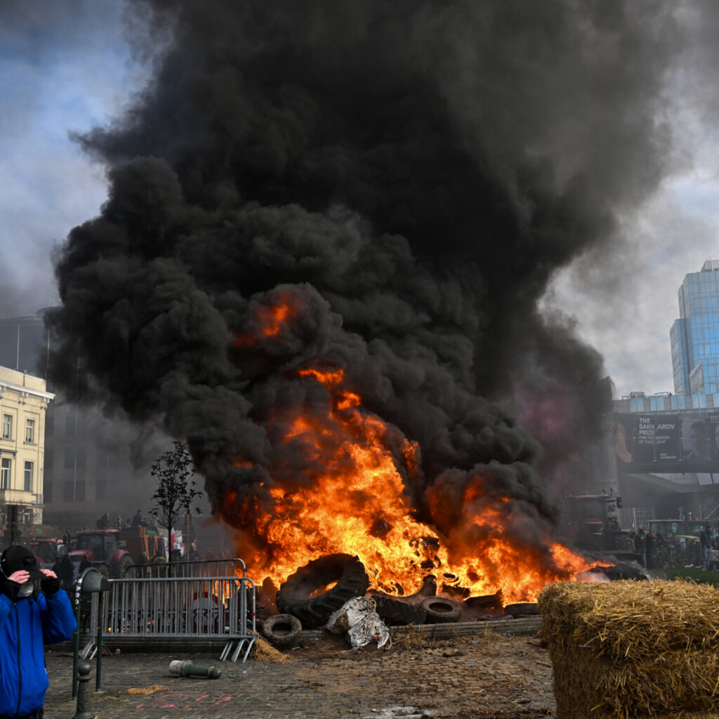 Brüksel’de polis ve çiftçiler arasında çatışma çıktı