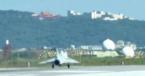 Çin’in Tayvan çevresindeki tatbikatı sürüyor