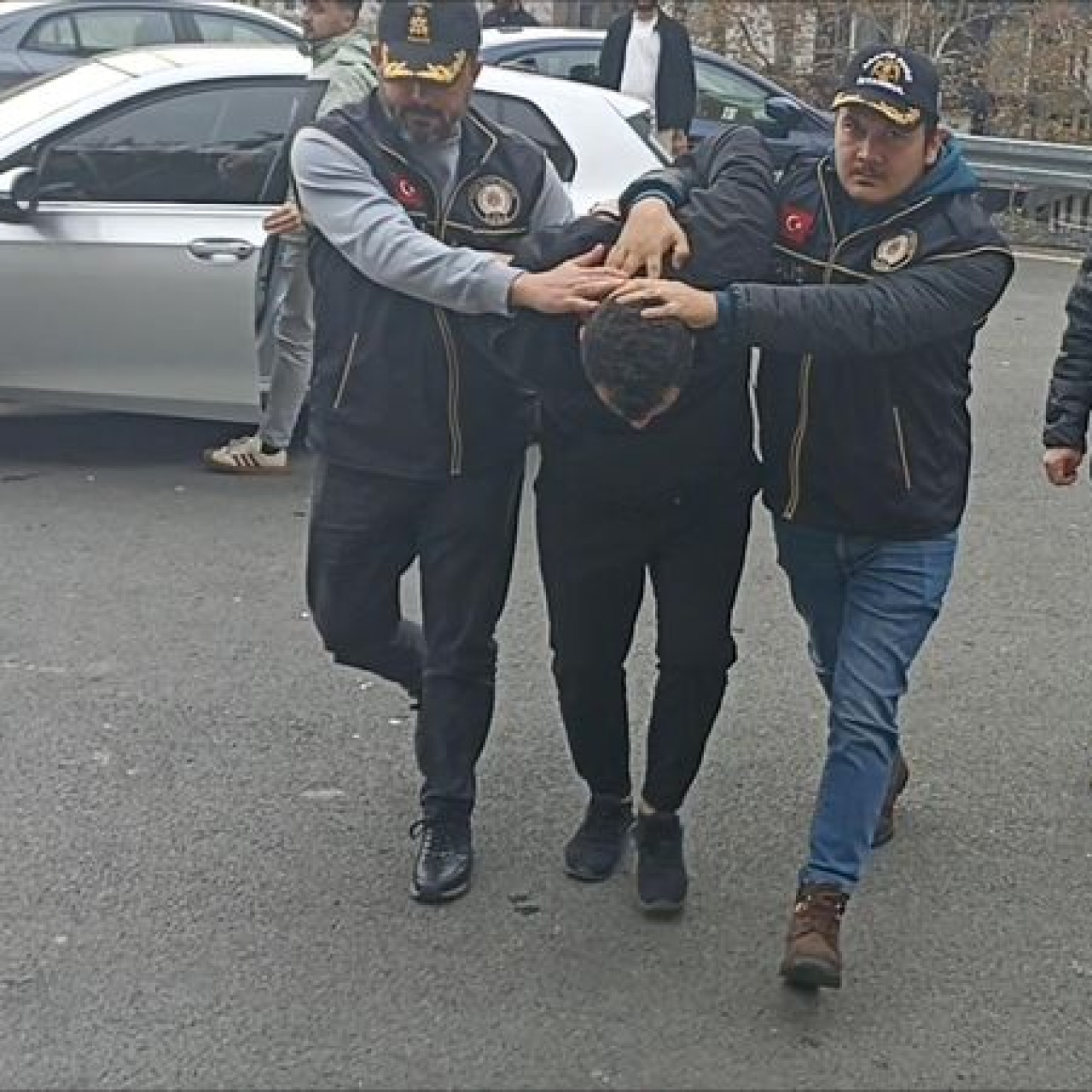 “Dur!” ihtarına uymadı! Kadını ezip öldürdü!