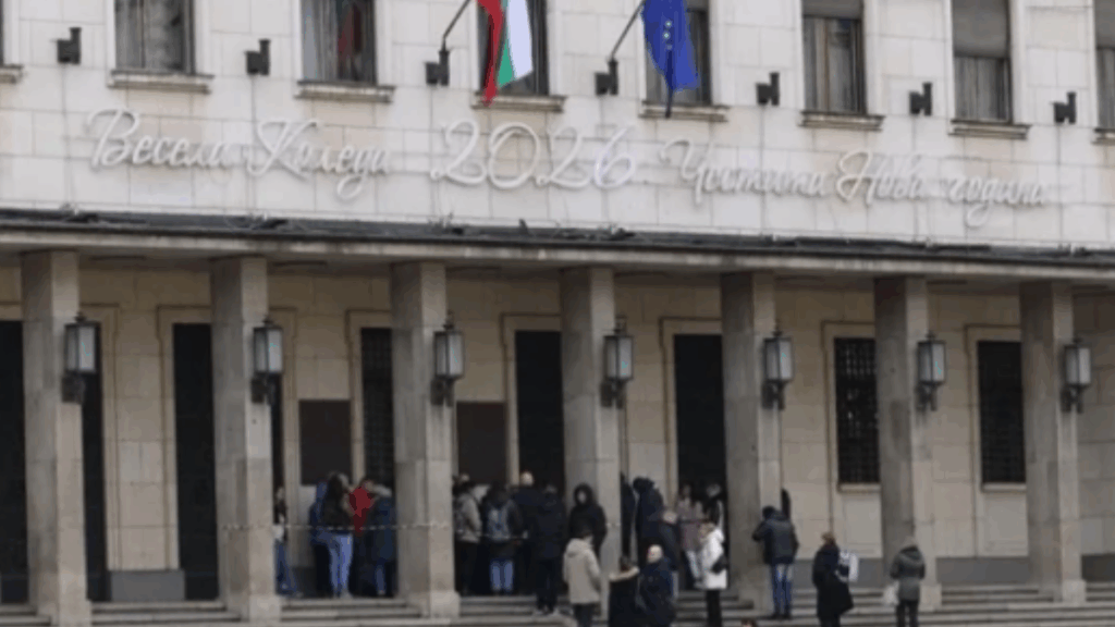 Duyanlar madeni para için Merkez Bankası’na akın etti: Kuyruk oluştu