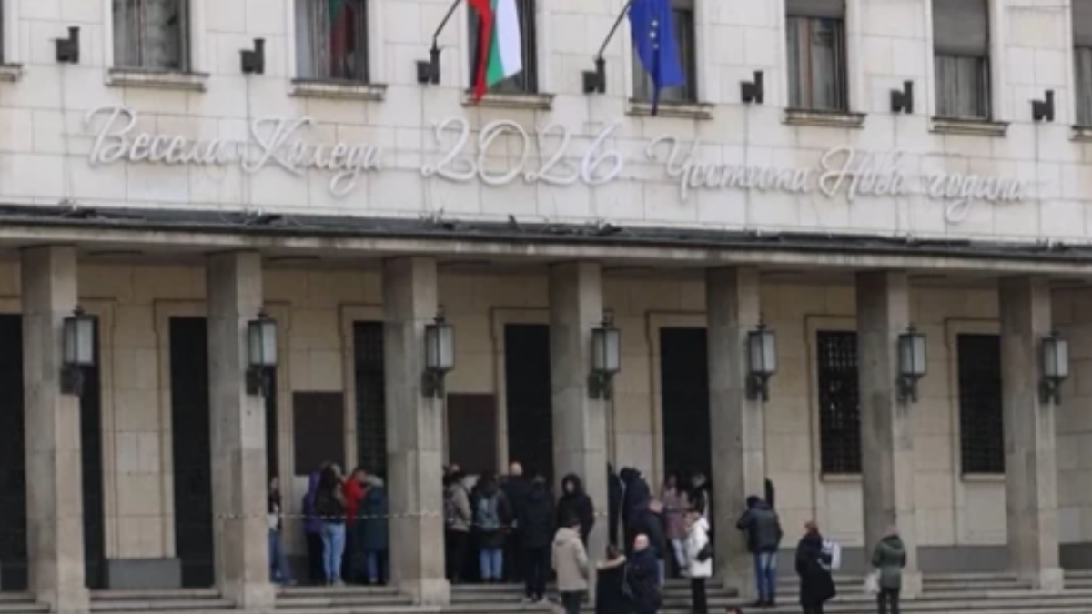 Duyanlar madeni para için Merkez Bankası’na akın etti: Kuyruk oluştu