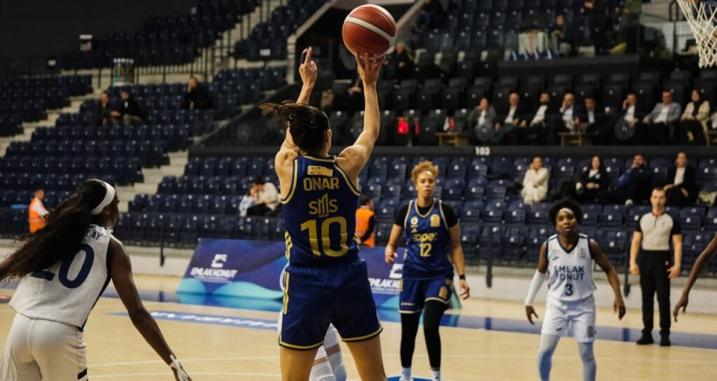 Fenerbahçe Opet deplasmanda Emlak Konut’u farklı yendi