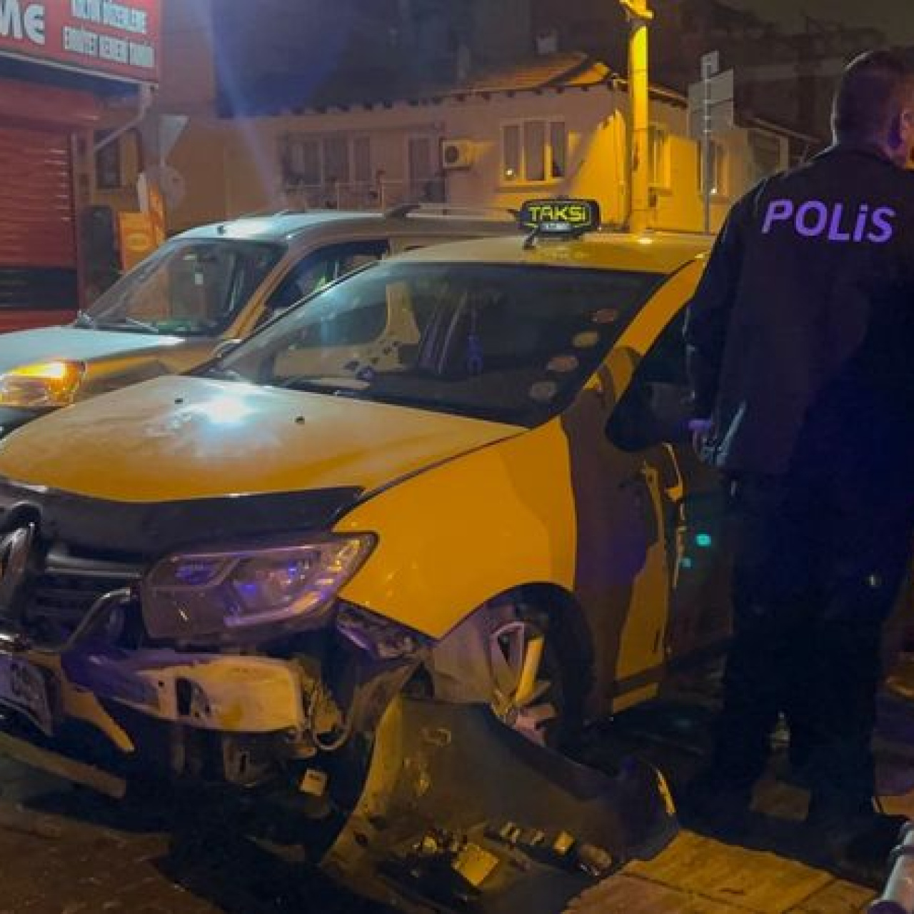 Gasbettiği taksiyle kaza yaptı! Yaya olarak kaçmaya çalıştı