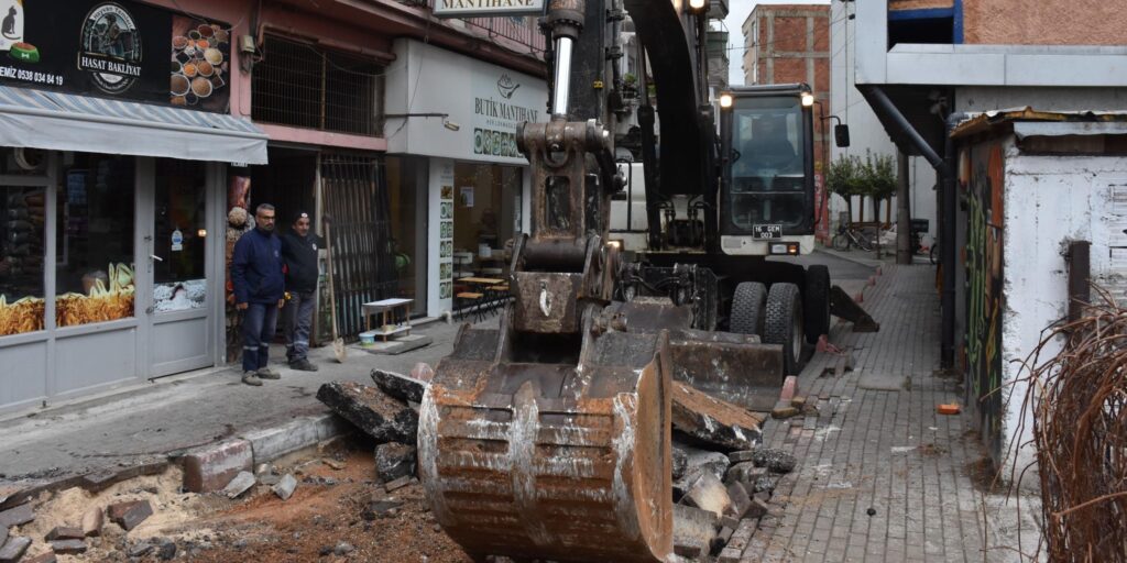 Gemlik’te Yol Çalışmaları Hız Kesmeden Devam Ediyor