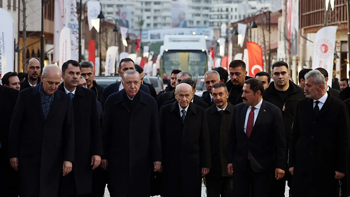Hatay küllerinden yeniden doğdu! Başkan Erdoğan sahada | Bir dizi ziyarette bulundu