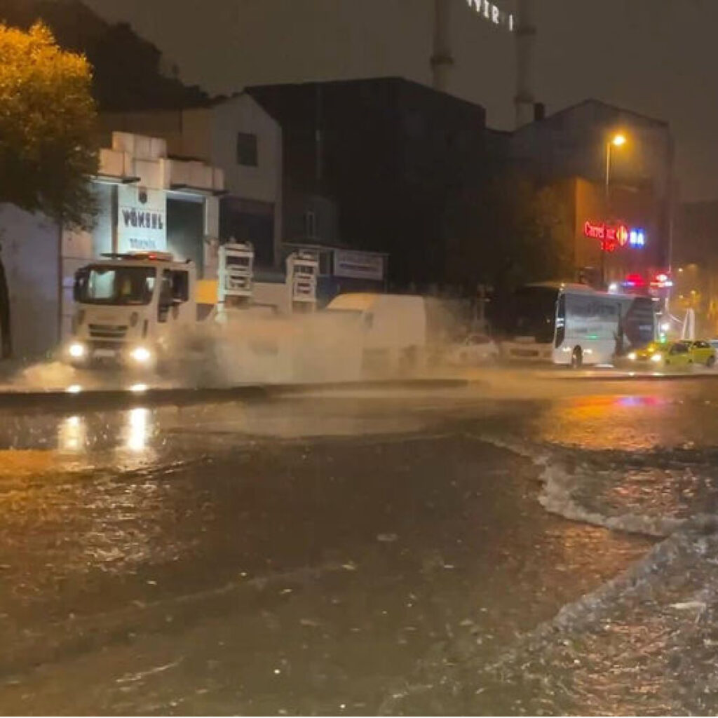 İstanbul’da sağanak etkili oldu