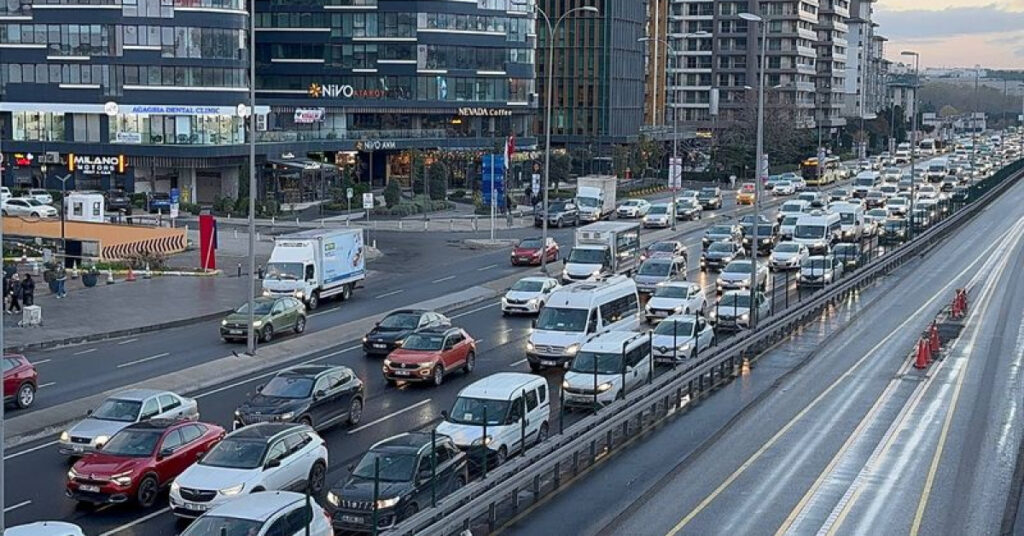 İstanbul’da trafik kilit! İşte o arterler…