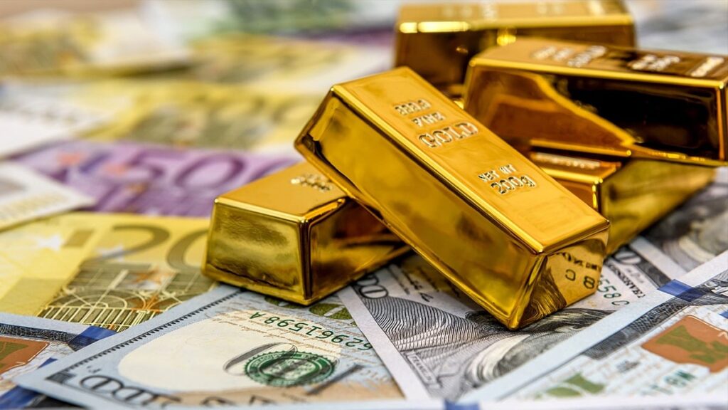 Koltuk altından servet çıktı! Külçelerce altın ve milyonlarca nakit bulundu