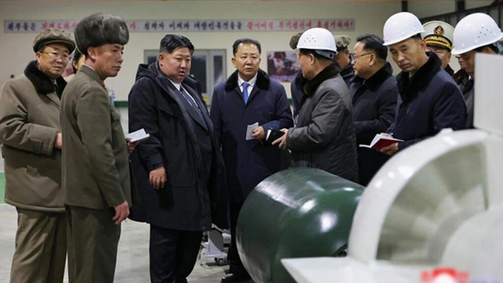 Kuzey Kore’den üst üste neyin mesajı? Önce nükleer denizaltı, şimdi de silah fabrikası