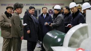 Kuzey Kore’den üst üste neyin mesajı? Önce nükleer denizaltı, şimdi de silah fabrikası