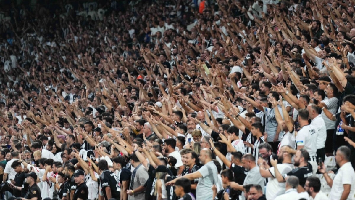 Maç sonrası Dolmabahçe’de protesto