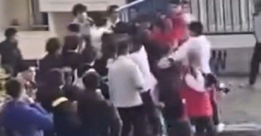 Öğrenci kavgası boks ringine döndü