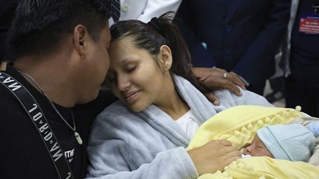 Rahimde değil karaciğerde büyüyen bebek hayata tutundu: Dünyadaki dördüncü vaka