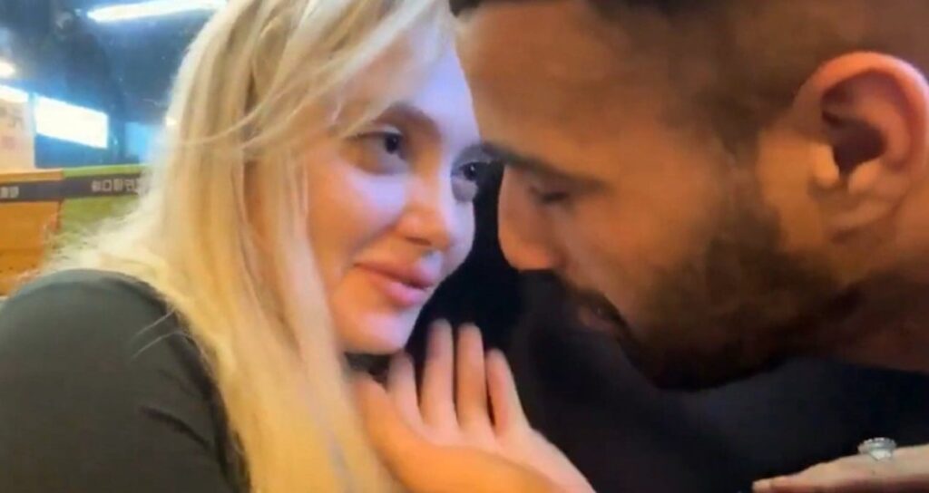 Rus fenomenin korku dolu anları! Kendisini zorla öpmeye çalışan kişiyi kameraya aldı