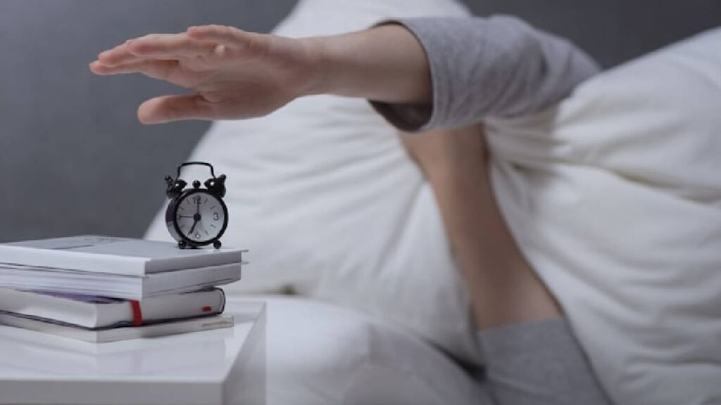 Sabah alarmını erteleyenlere kötü haber: Sandığınız kadar masum değil, zararı büyük