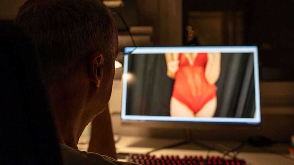 Ses getiren ‘pornografi’ iddiası: ‘İsrail tarafından kontrol ediliyor’