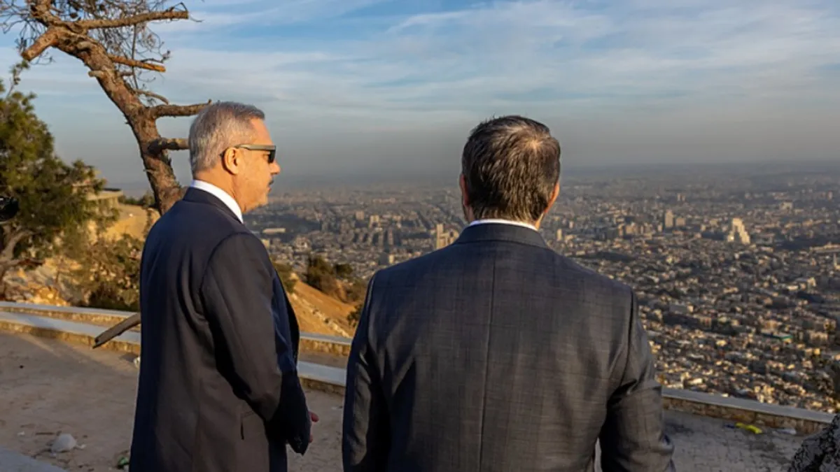 Suriye’de anlamlı kare! Bakan Fidan Şeybani ile Kasyun Dağı’ndan Şam’ı seyretti