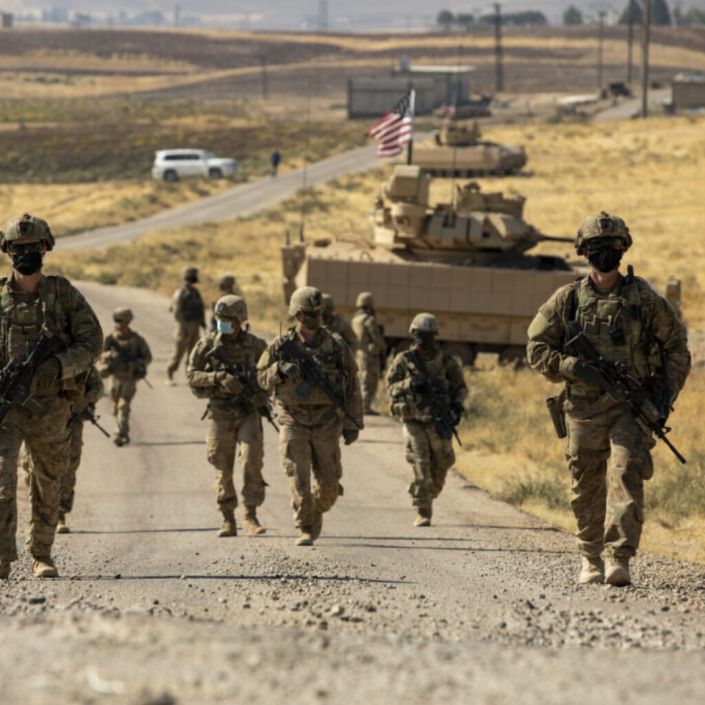 Suriye’deki ABD askerlerine ateş açıldı