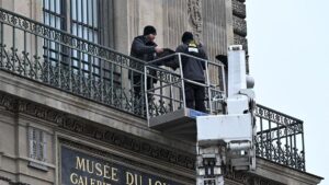 Tarihi soygun sonrası Louvre Müzesi’ne demir parmaklık önlemi