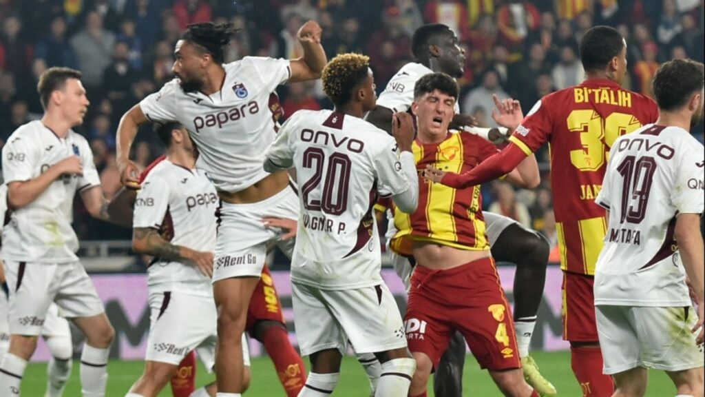 Trabzonspor’a Beşiktaş maçı öncesi beş dakika arayla iki şok birden