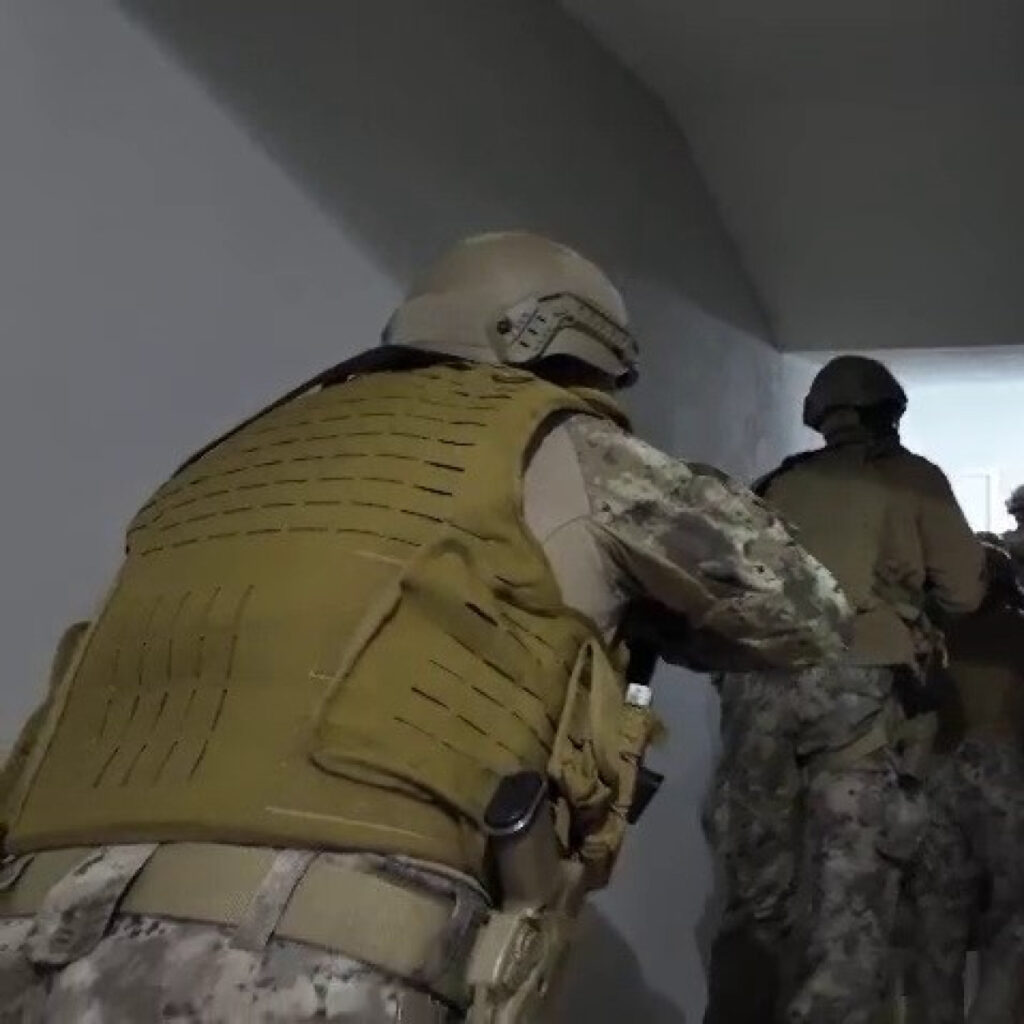 Uyuşturucu operasyonunda polise ateş açıldı!