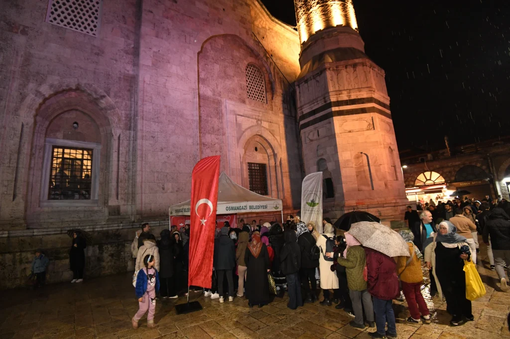 Başkan Erkan Aydın’dan Kandil Simidi İkramı
