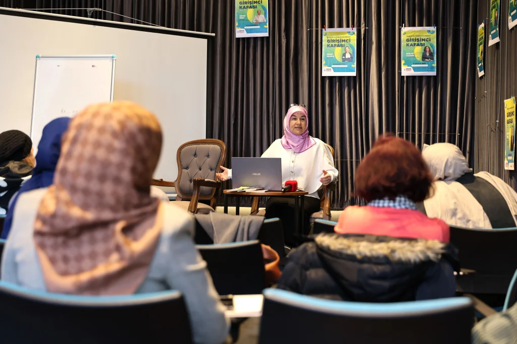Osmangazi Belediyesi Öykü Yazmayı Atölye Çalışmalarıyla Öğretiyor