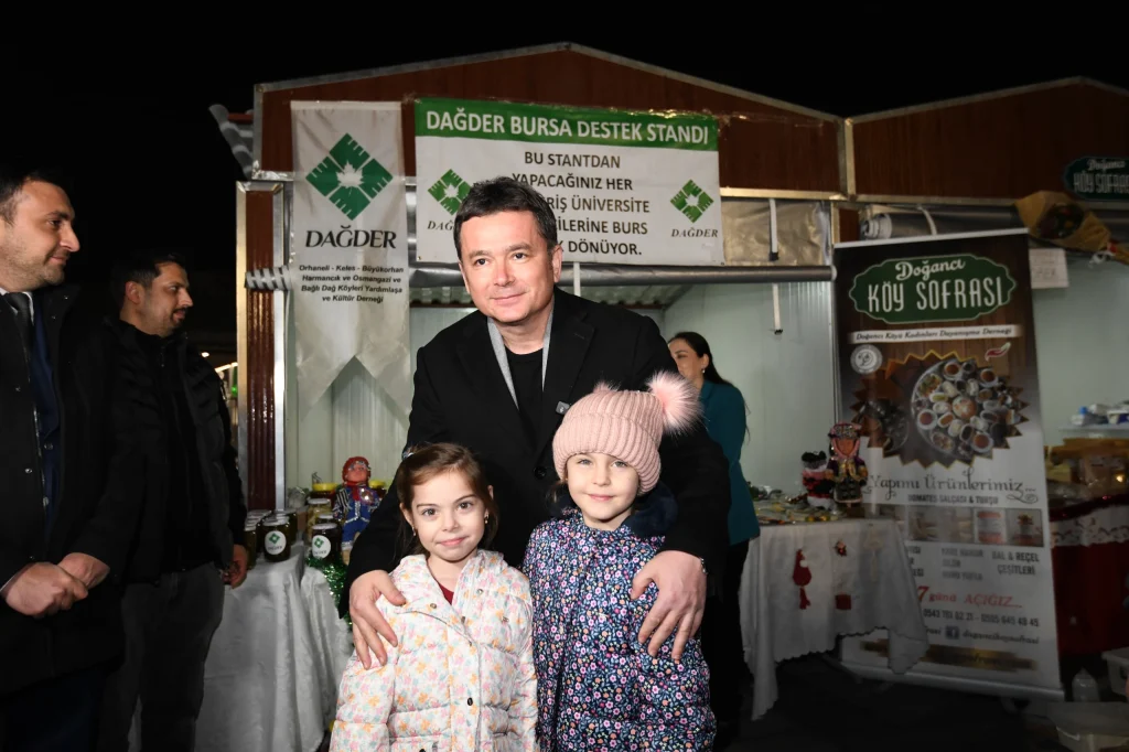 Yeni Yıl Festivali’nde Başkan Erkan Aydın Vatandaşlarla Buluştu