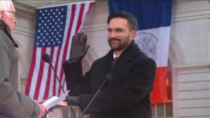 New York’ta tarihi gün: İlk Müslüman belediye başkanı göreve başladı