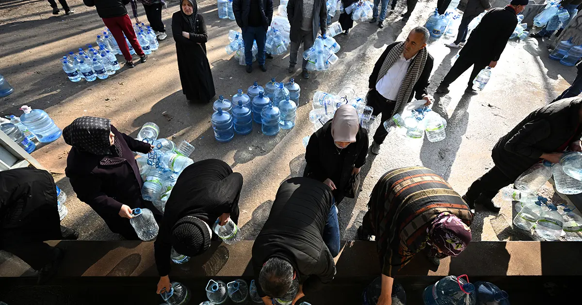 Ankara’da su krizi. Gece saatlerine kadar su yok! Çeşmelerde kuyruk oluştu