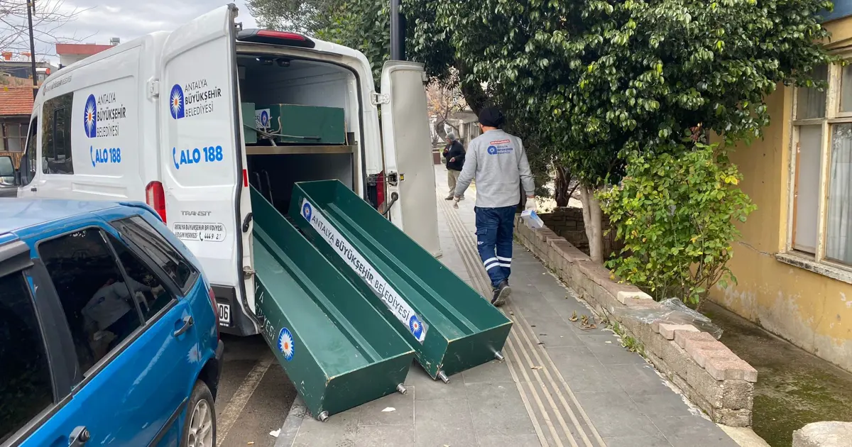 Antalya’da kan donduran cinayet. Cinnet geçirip eşinin ve kızının boğazını kesti