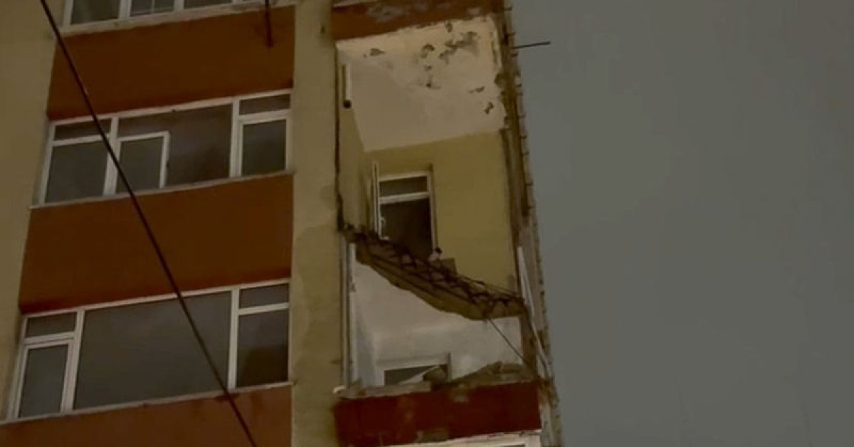 Bahçelievler’de 6 katlı binanın 2 balkonu çöktü