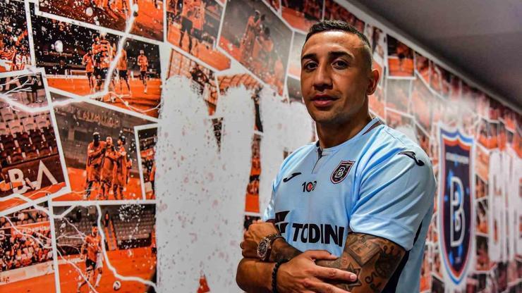 Başakşehir ayrılığı açıkladı!