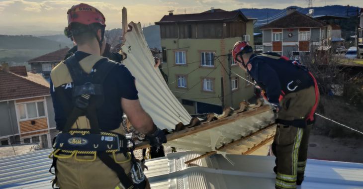 Büyükşehir’den lodosa karşı etkin mücadele