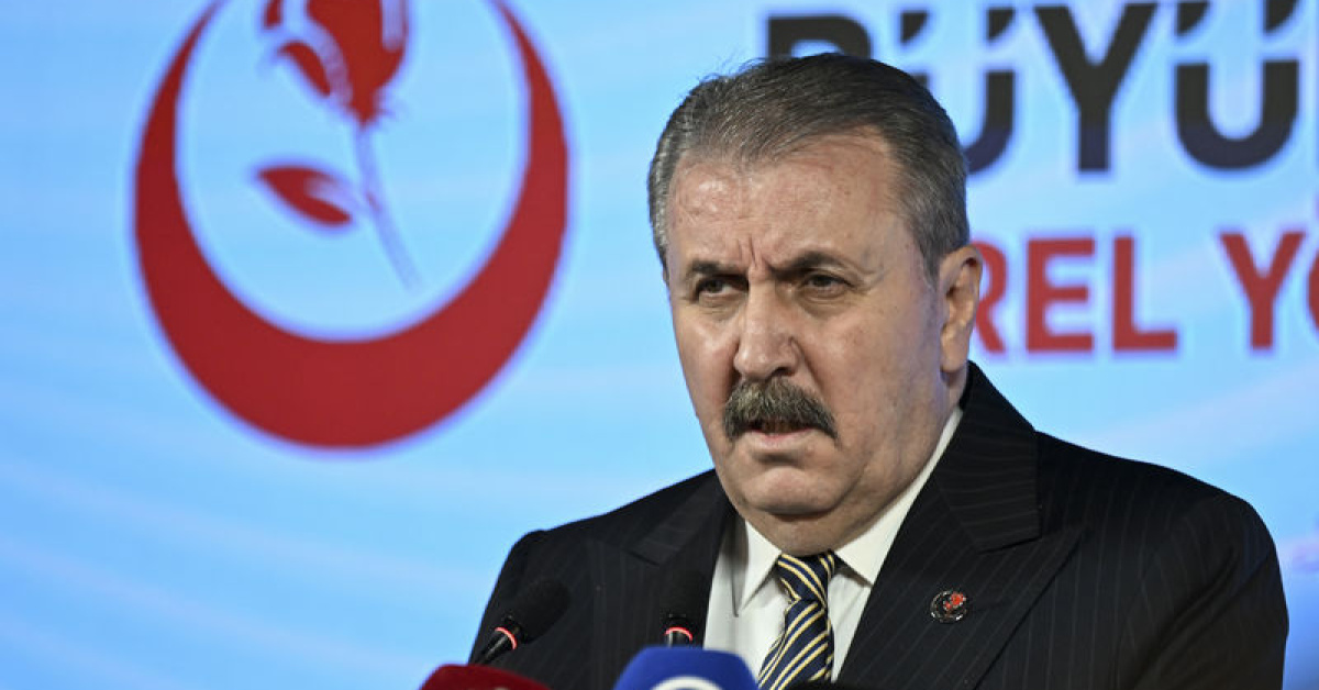 Destici’den parti teşkilatlarına Türk bayrağı talimatı